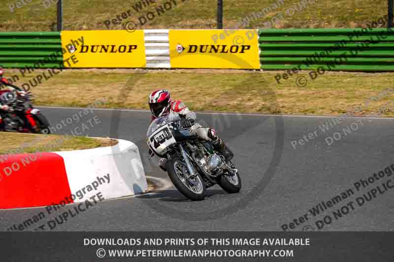Vintage motorcycle club;eventdigitalimages;mallory park;mallory park trackday photographs;no limits trackdays;peter wileman photography;trackday digital images;trackday photos;vmcc festival 1000 bikes photographs